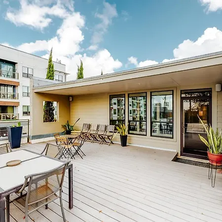 East 6Th Historic Loft Apartment